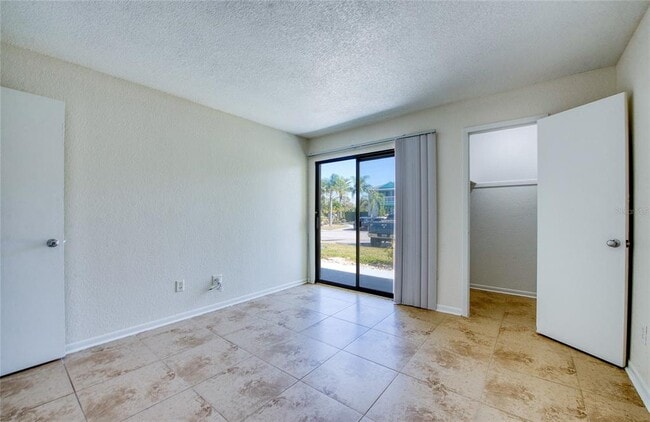 Building Photo - 455 Alt 19