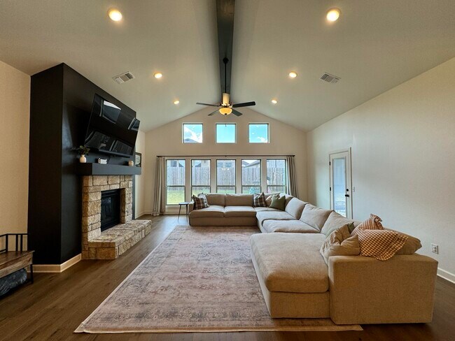 Building Photo - 18013 Marea Dr