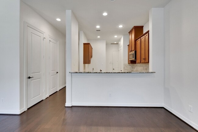 Building Photo - 12 Tassia Ln