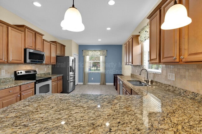 Building Photo - 3677 Serena Ln