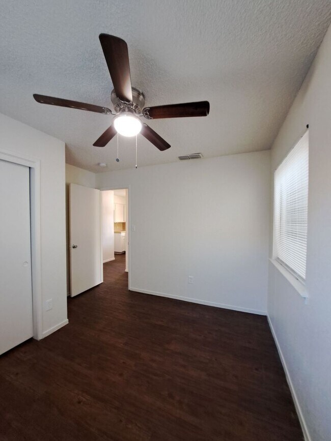 Building Photo - Central Unified District 3-bedroom 2-bathr...