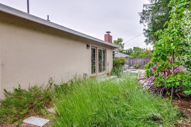 Building Photo - Amazing Midtown Home on a Quiet Cul-de-sac.