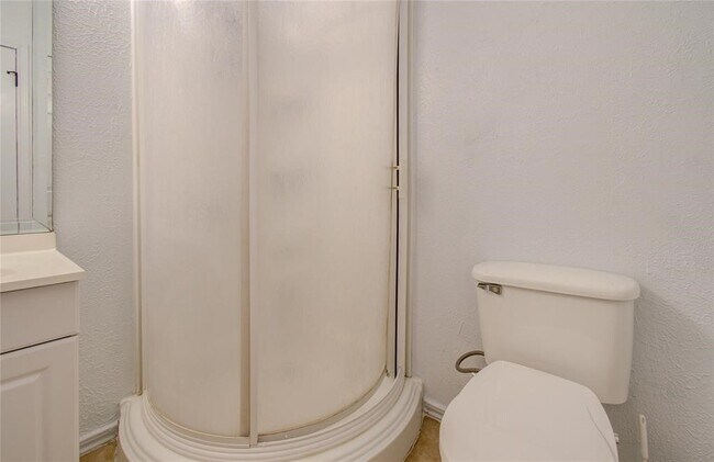 Building Photo - 5319 Bell St