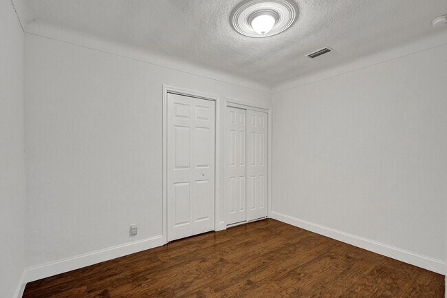 Building Photo - 651 SW 15th St