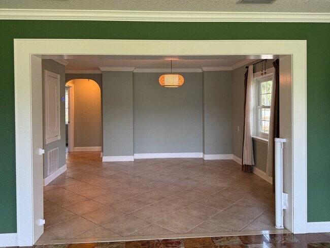 Building Photo - 430 Gehr Ln