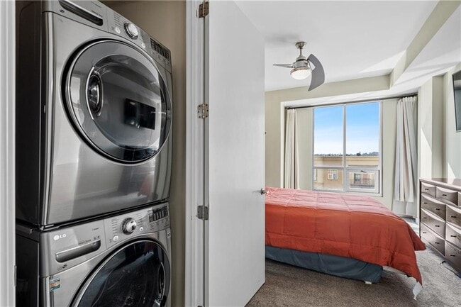 Building Photo - 711 Cosmopolitan Dr NE