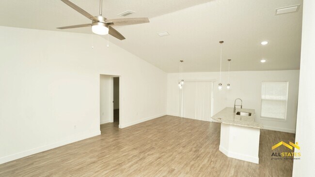 Building Photo - 17029 SW 30th Avenue Rd