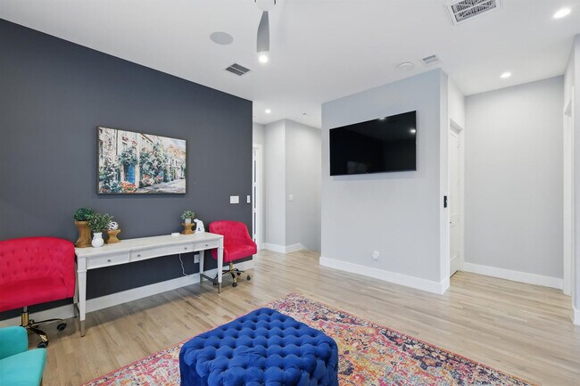 Building Photo - 428 Highwoods Trl