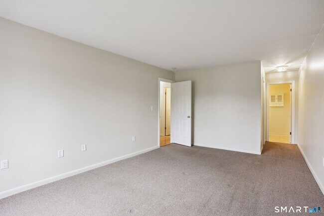 Building Photo - 2118 Cromwell Hills Dr