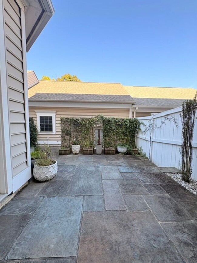 Building Photo - 1115 Havencrest St