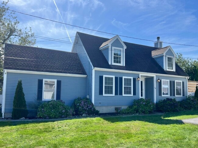 Building Photo - 18 Acadia Ave