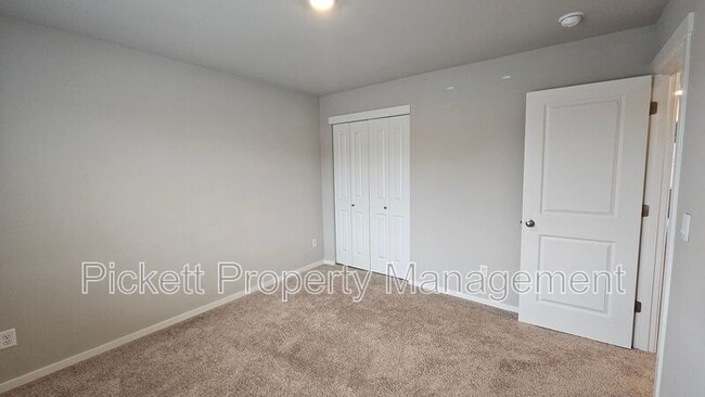 Building Photo - 6540 Yorktown Pl NE