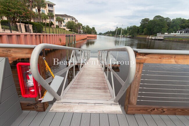 Building Photo - 2180 Waterview Dr