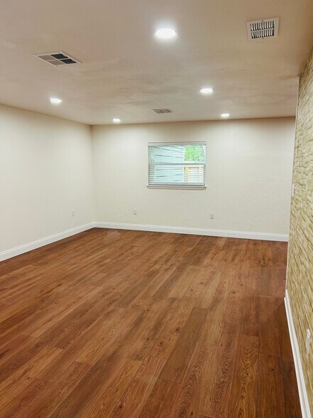 Building Photo - 156 Seminole Ave