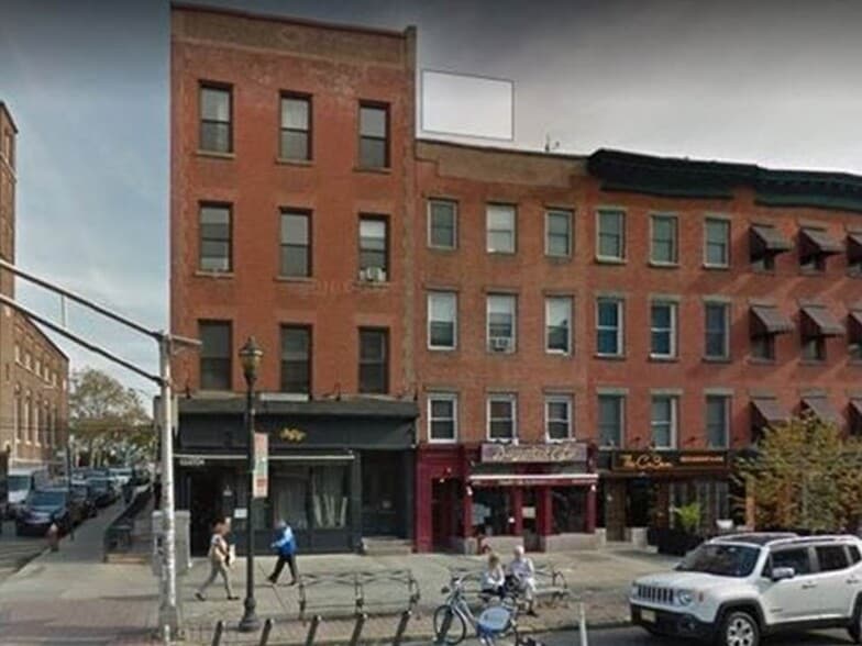 Building - 337 Washington St