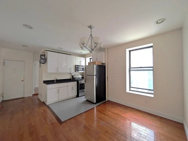 Building Photo - 533 W 158th St