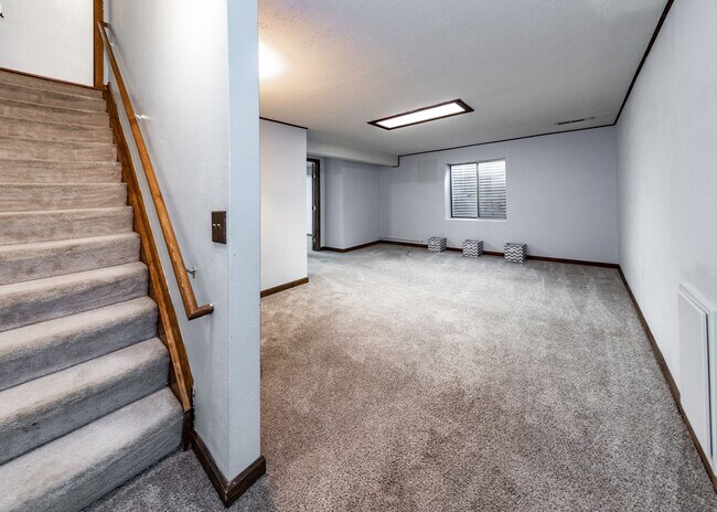 Building Photo - Westside Home in Mt Shadows in D20