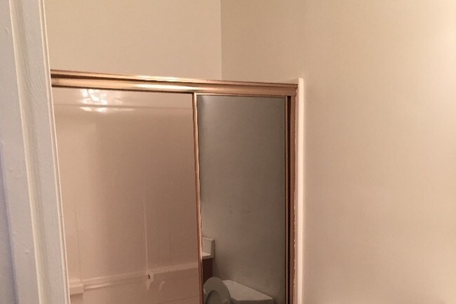 Building Photo - 1964 Crescent Ln