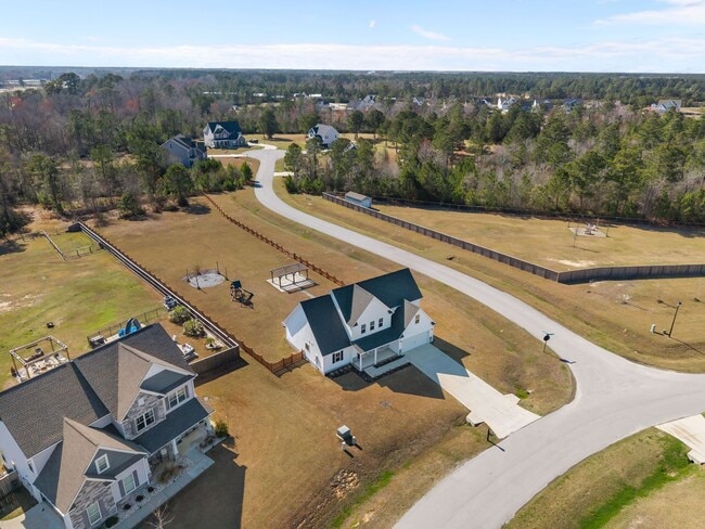 Building Photo - Welcome to Peyton's Lake!