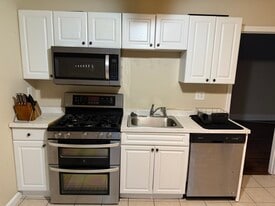 Building Photo - 56 Parker St