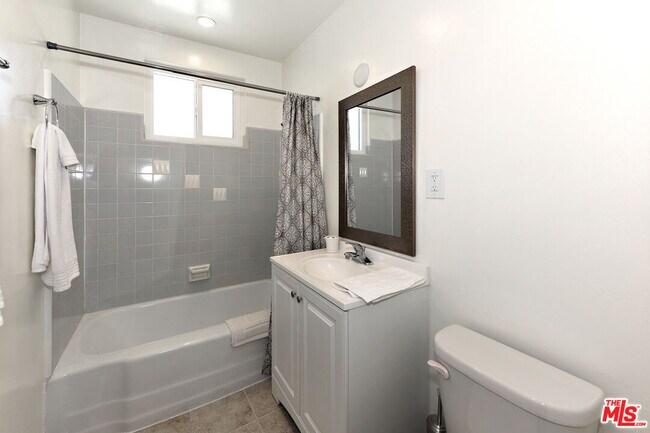 Building Photo - 4035 Inglewood Blvd