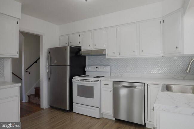 Building Photo - 1016 S Hilton Rd