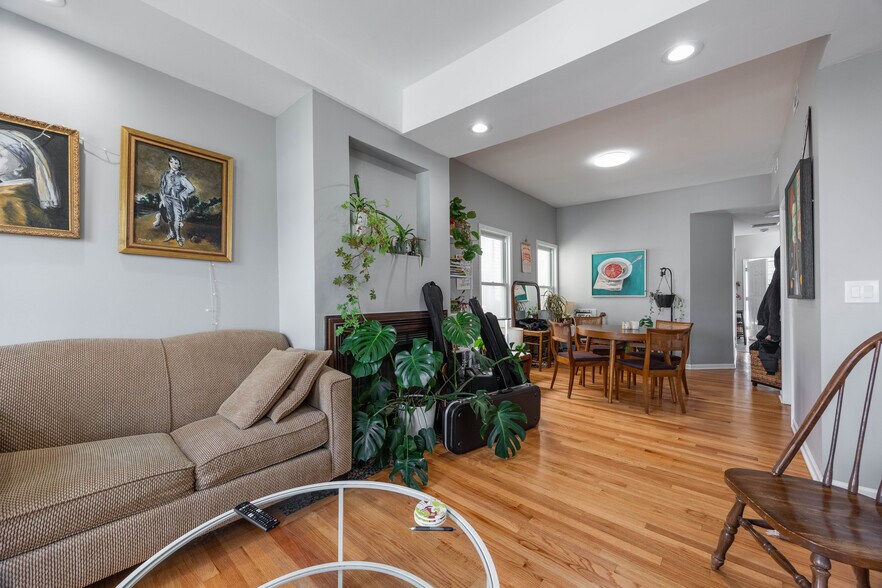 Building Photo - 1647 N Francisco Ave