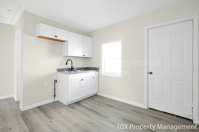 Building Photo - 685 S Wheatland Ave