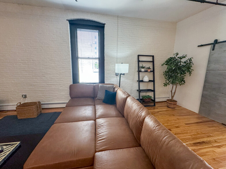 Apt 2A - 13 Stanhope St