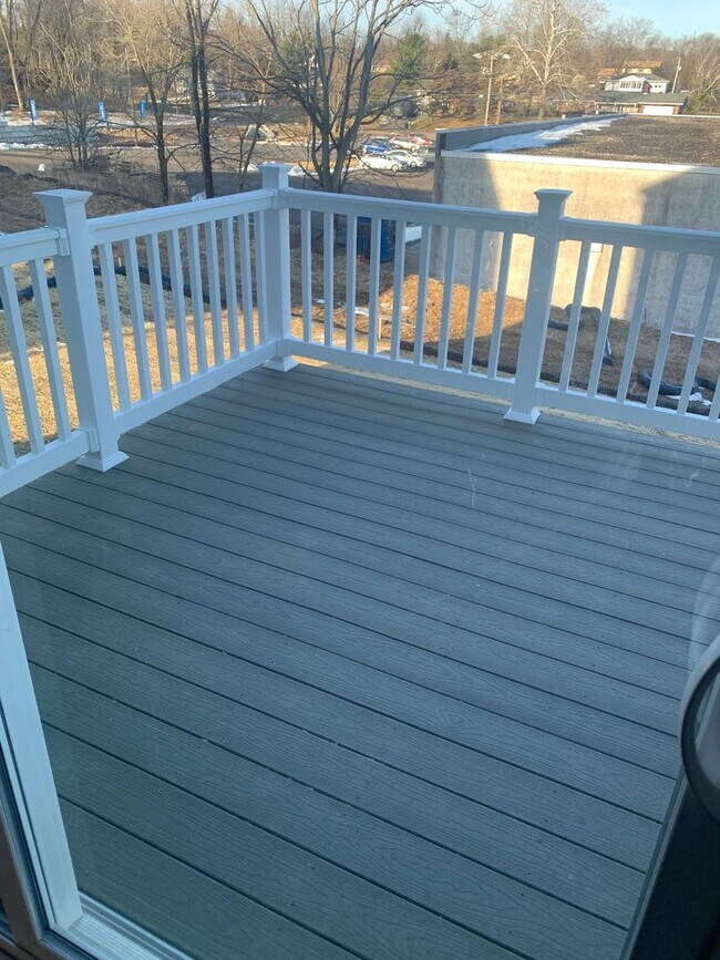 Building Photo - THREE BEDROOM/2.5 BATH TOWNHOME in Southern Lehigh School District