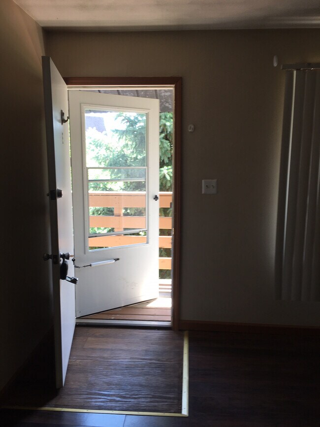 Building Photo - 1300 W Jeth Ct