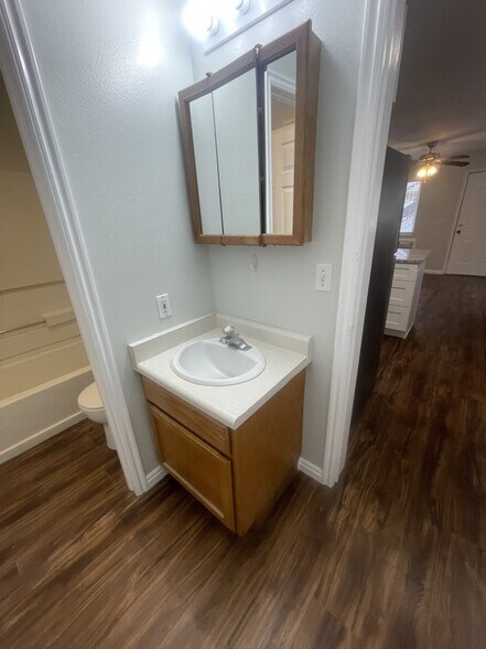 Building Photo - 476 N 300 E