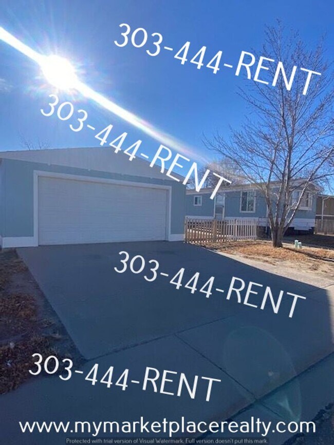 Cozy 2 Bedroom & 1 Bathroom Home in Log La... 217 Balsam St Log Lane