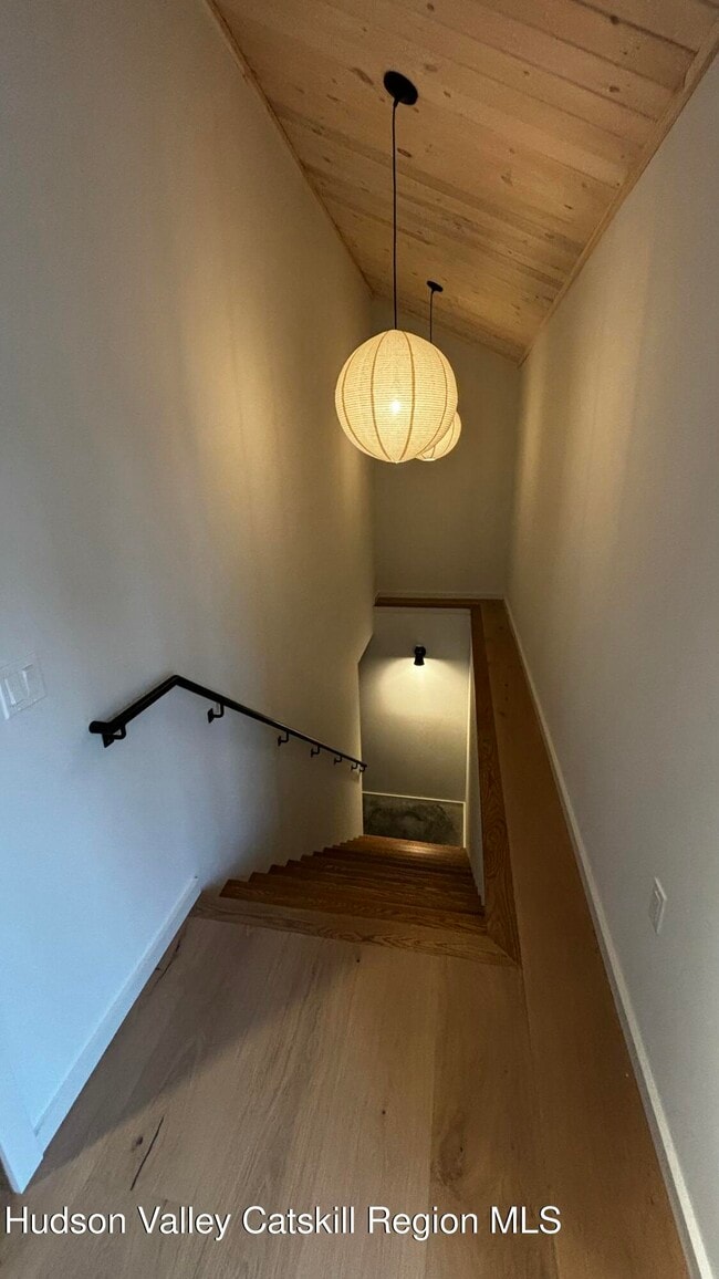 Building Photo - 13 Regal Rd