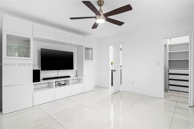 Building Photo - 7800 SW 57th Ct