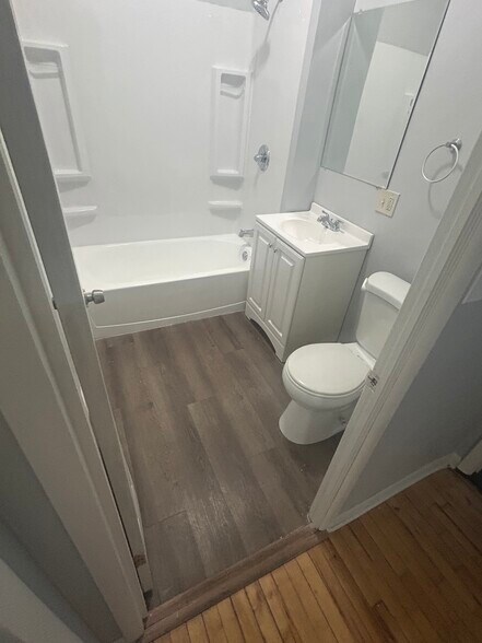 Building Photo - 40 Moulson St