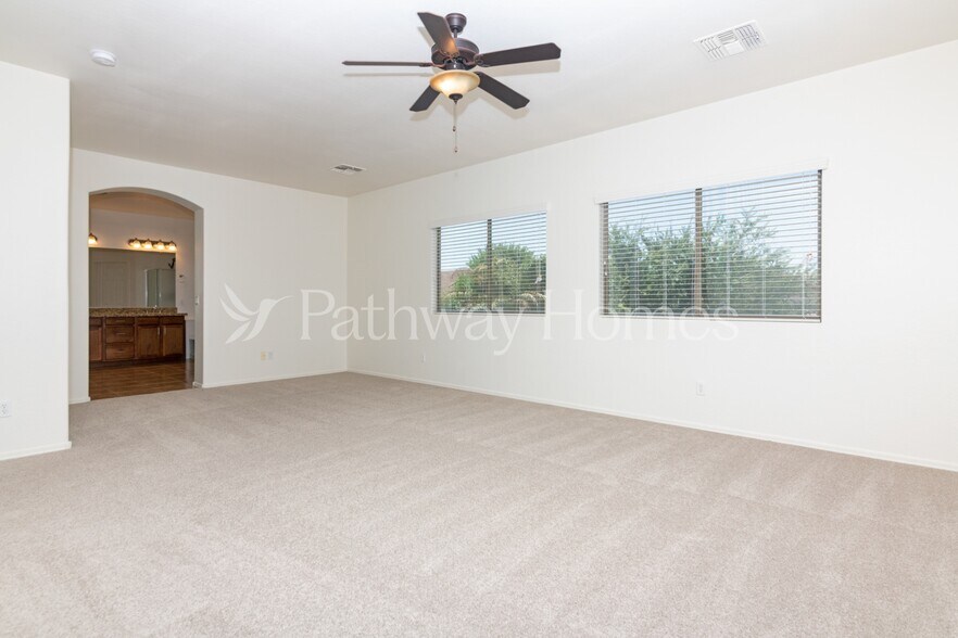 Building Photo - 4205 E Del Rio Dr