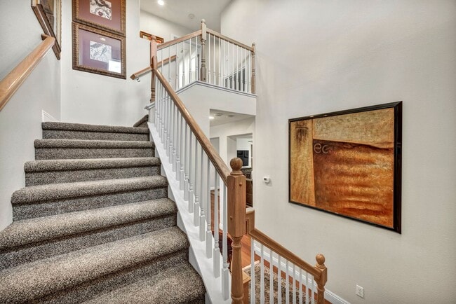 Building Photo - FULLY FURNISHED home with all utilities included and flexible lease options available.