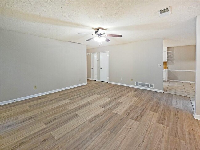 Building Photo - 2752 Northwood Ct
