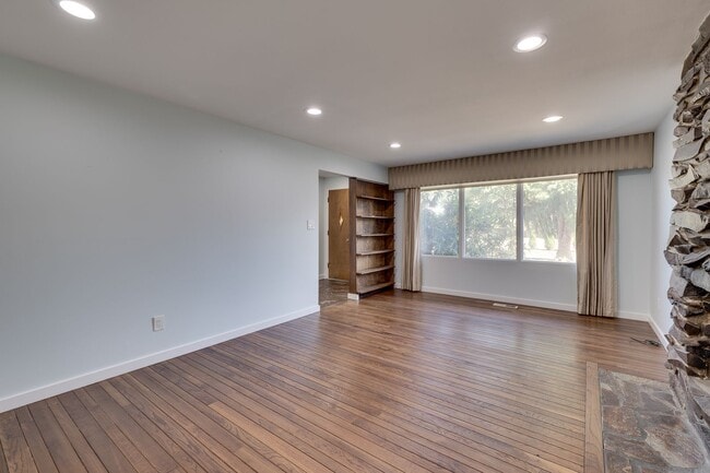 Building Photo - Updated Two-Story Home in Sought-After Loc...