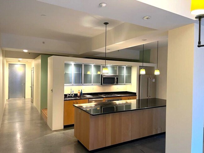 Building Photo - Exceptional condo unit in the heart Boston...
