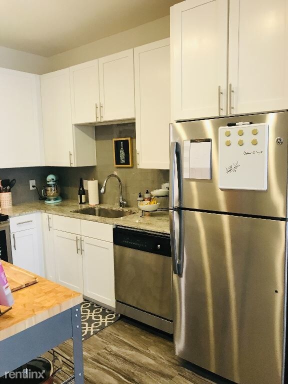 Building Photo - 1 br, 1 bath Apartment - 3211 Palm Way