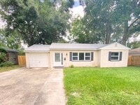 Building Photo - 3/2 single family home minutes from Lake E...