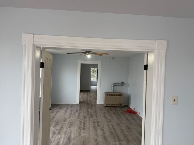 Building Photo - 337 Wilson St