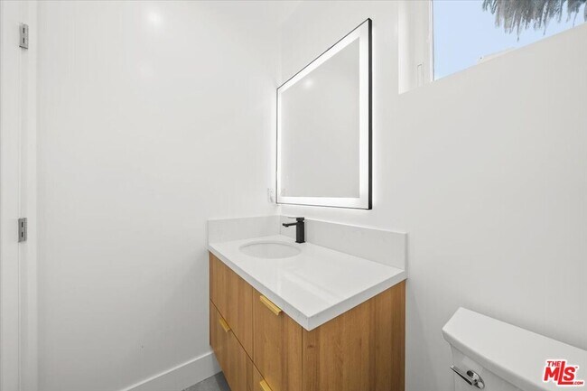 Building Photo - 4922 S Centinela Ave