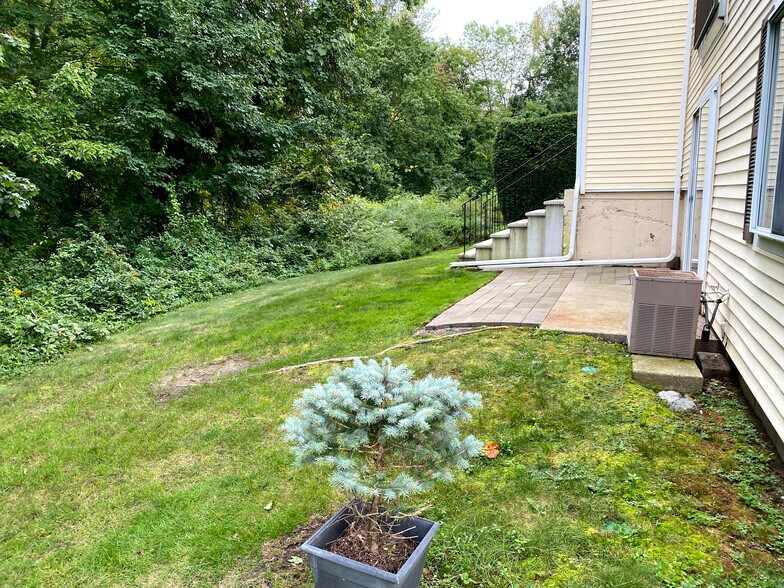 Building Photo - 46 Village Brook Ln