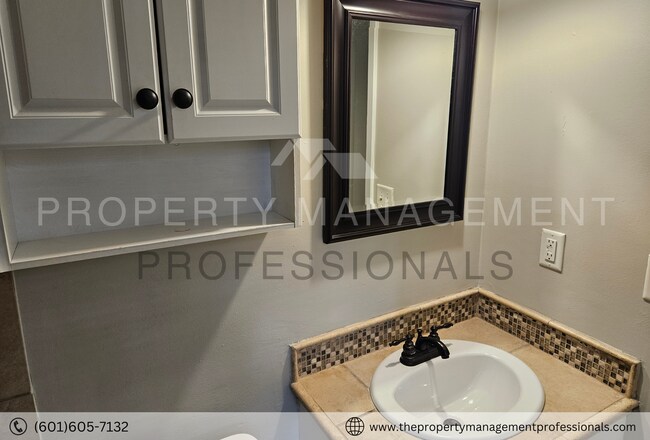 Building Photo - Relaxing and ready for you located in the ...