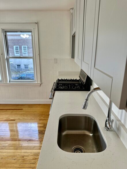 Quartz counter - 227 Hamilton Ave