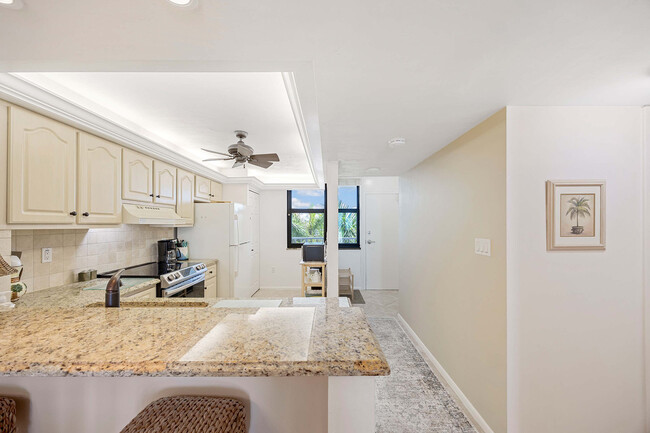 Primary Photo - 260 Seaview Ct