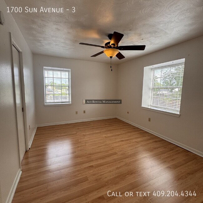Building Photo - 1700 Sun Ave